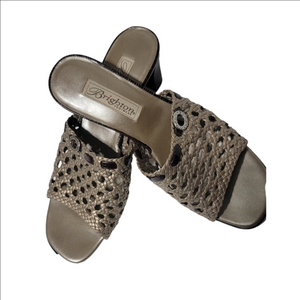 BRIGHTON Womans' "TIFANY" 8M Platinum Woven Croco Leather Heeled Sandals